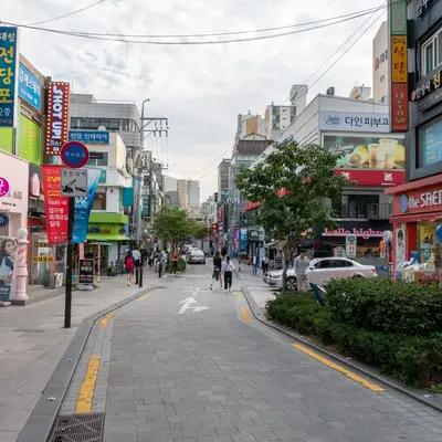 Apgujeong Rodeo Street luxury shopping district in Seoul