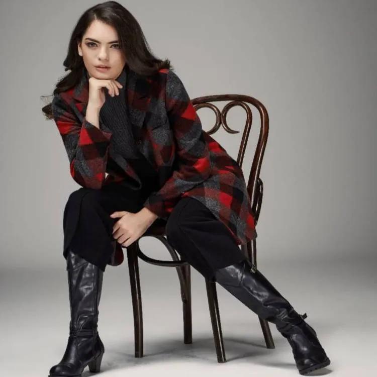 Madam Pora Adult Contemporary Pop-up